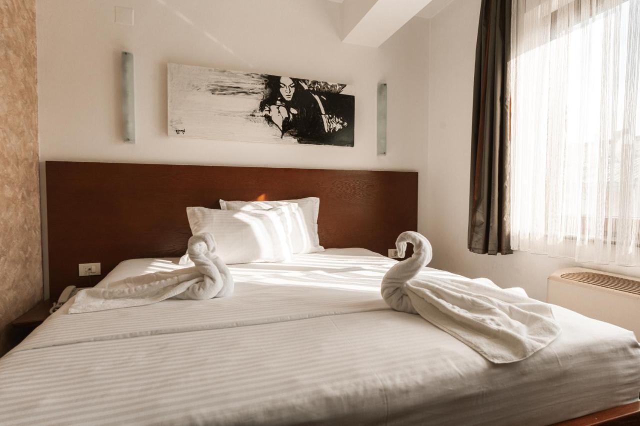 Hotel Centrum Призрен Екстериор снимка
