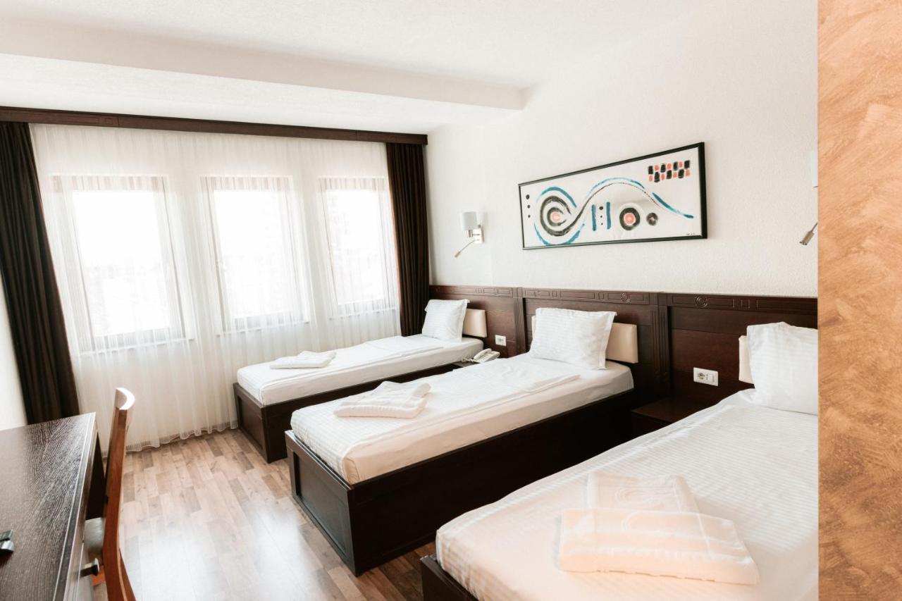 Hotel Centrum Призрен Екстериор снимка