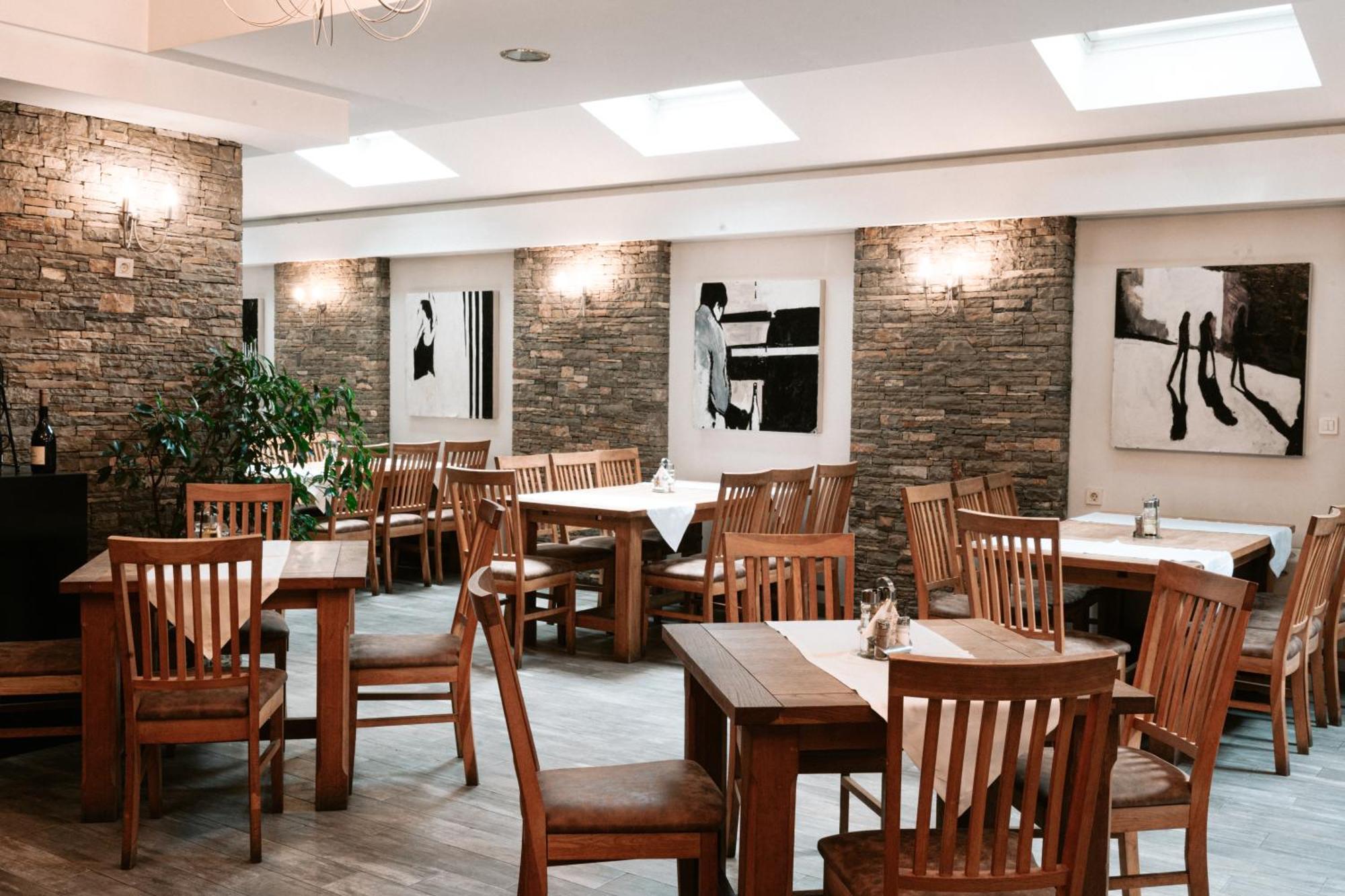 Hotel Centrum Призрен Екстериор снимка