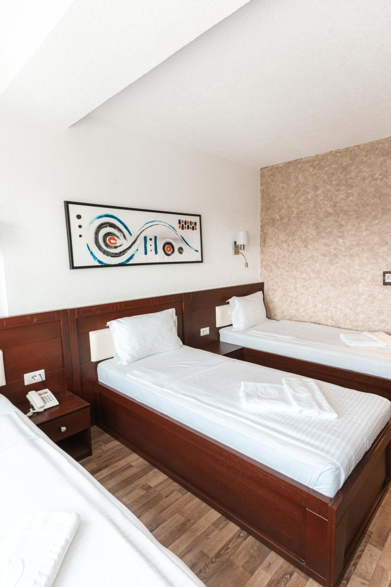 Hotel Centrum Призрен Екстериор снимка