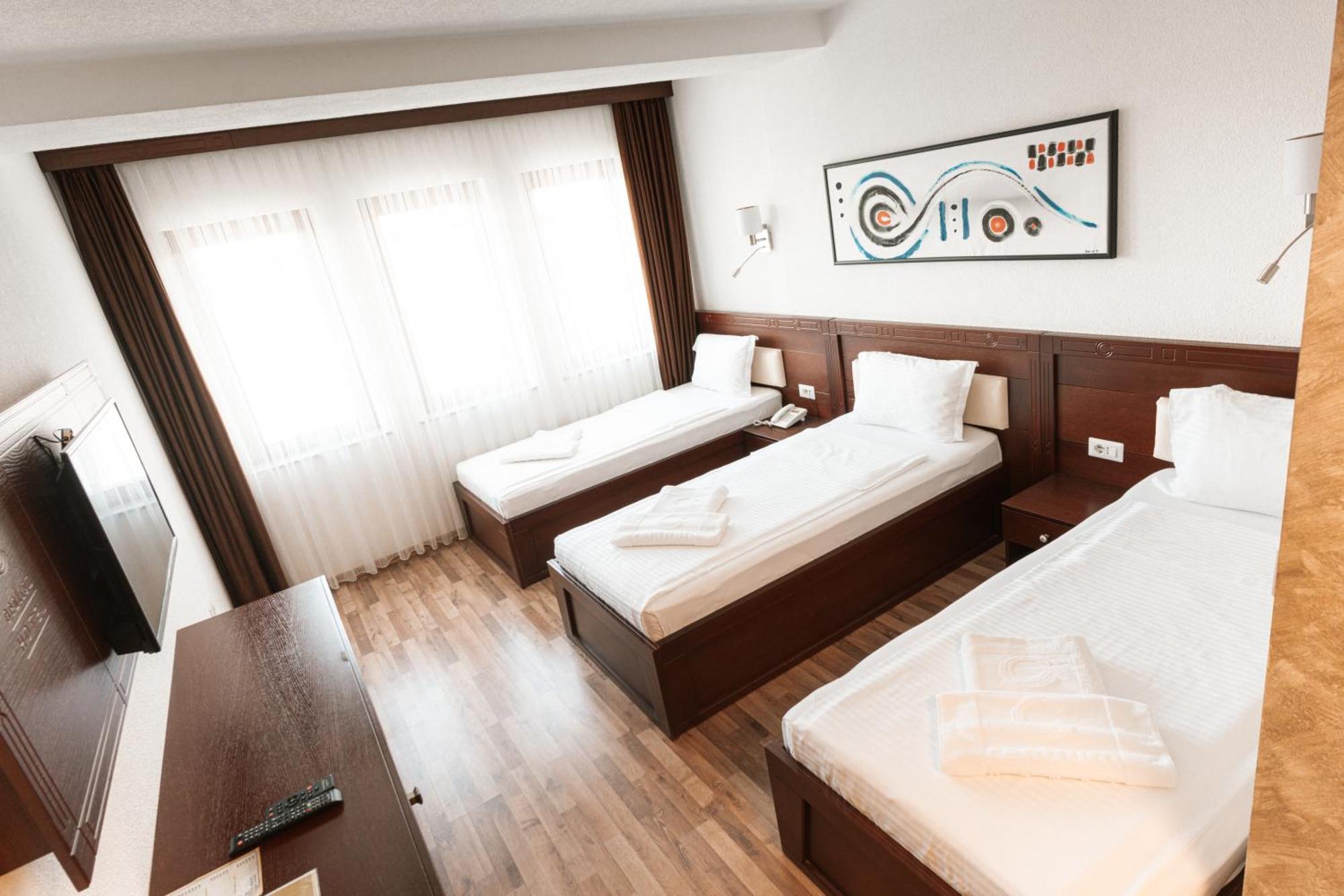 Hotel Centrum Призрен Екстериор снимка