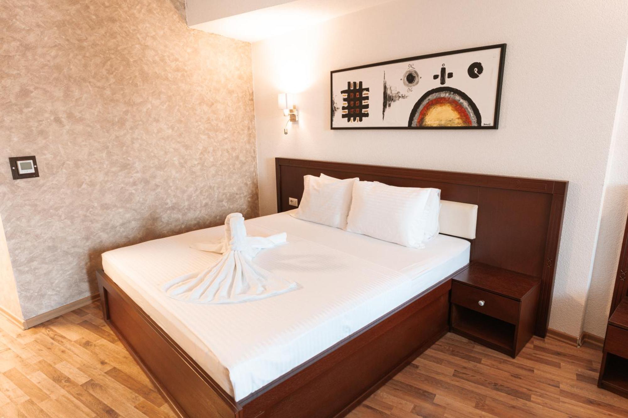 Hotel Centrum Призрен Екстериор снимка