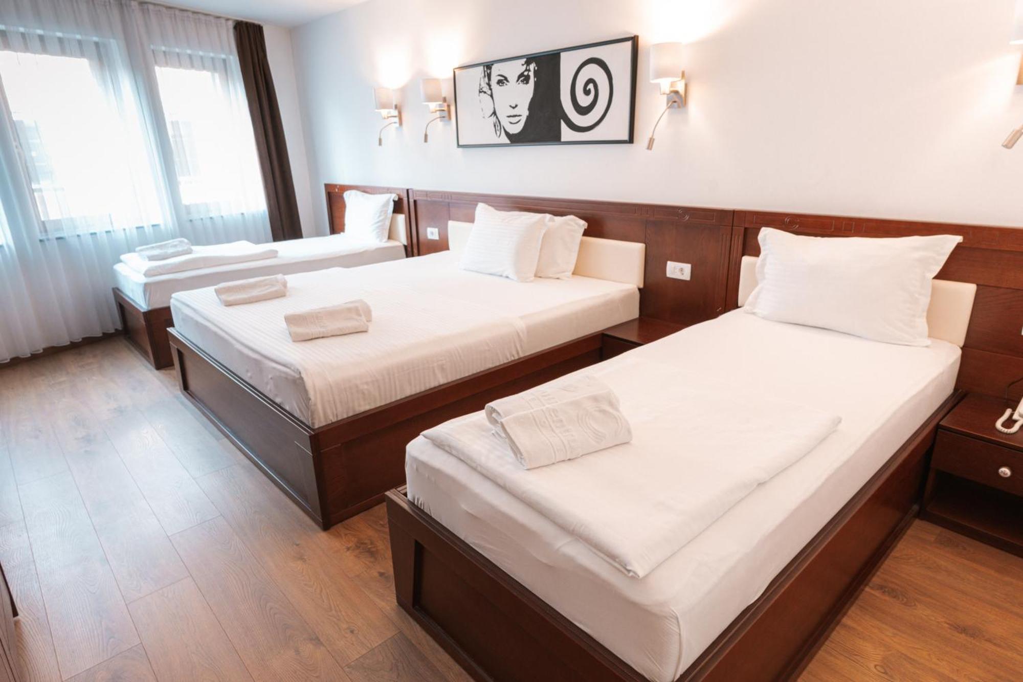 Hotel Centrum Призрен Екстериор снимка