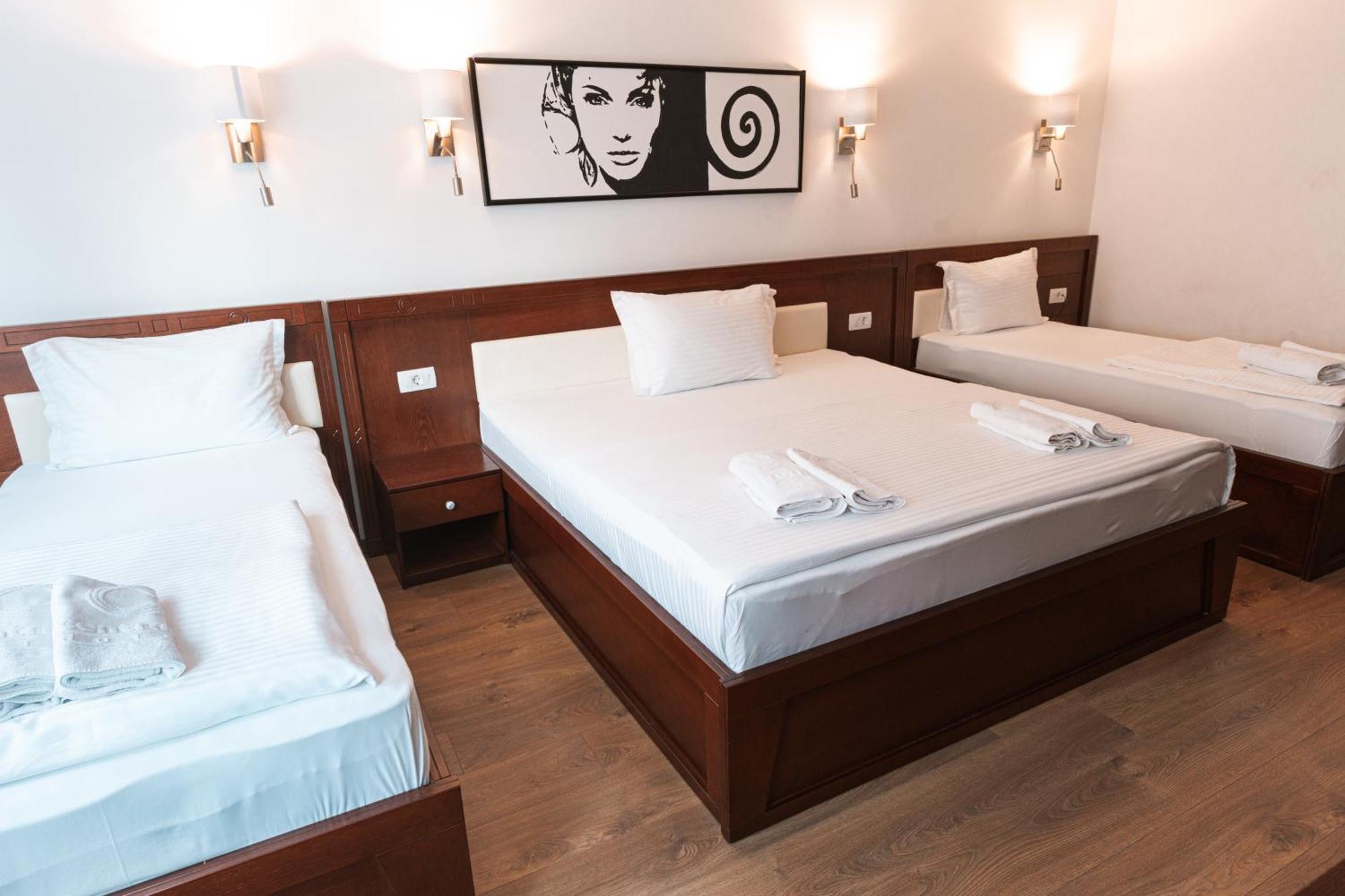 Hotel Centrum Призрен Екстериор снимка