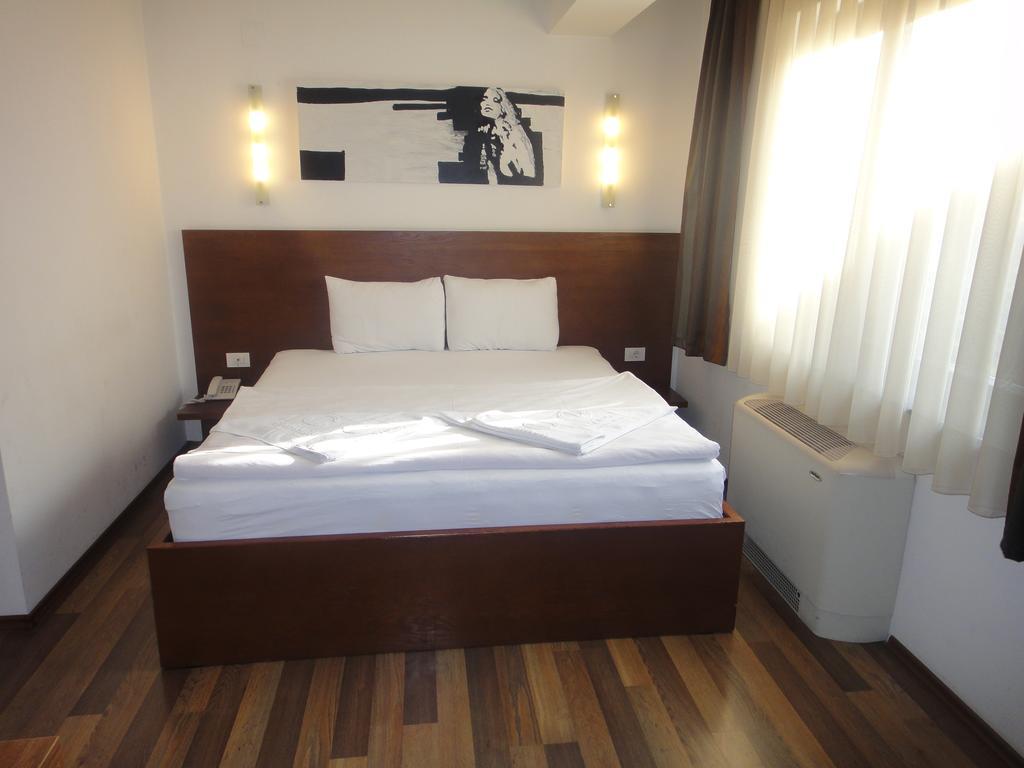 Hotel Centrum Призрен Екстериор снимка