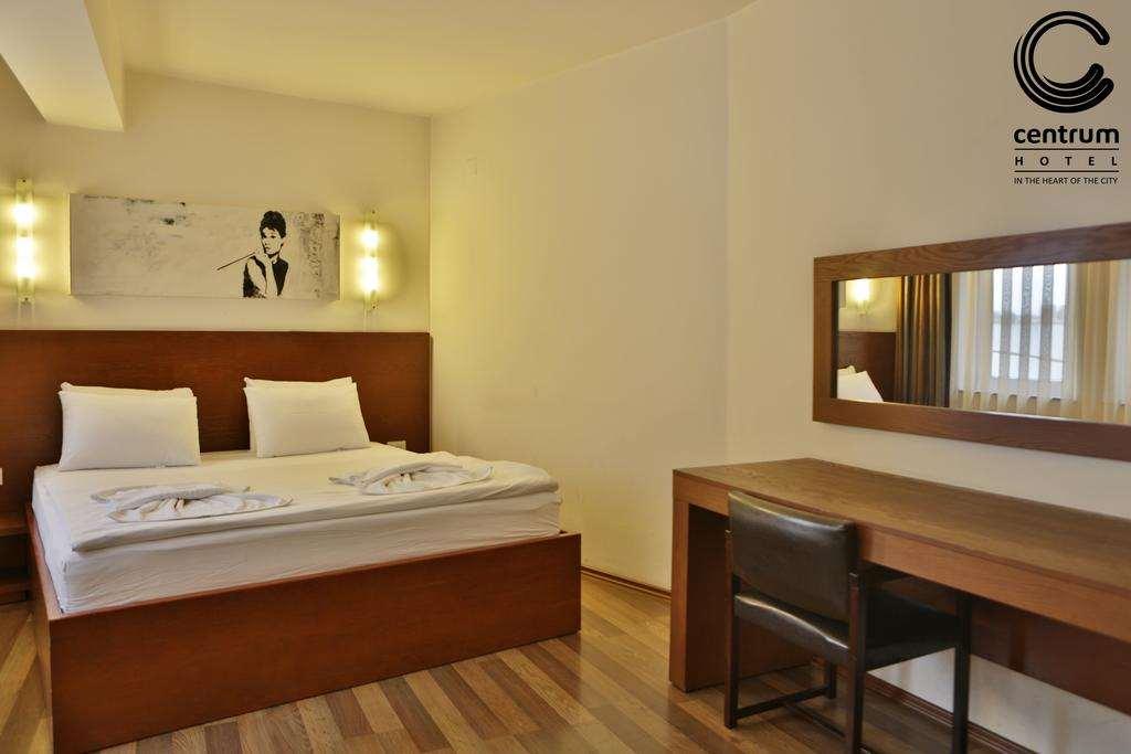 Hotel Centrum Призрен Стая снимка